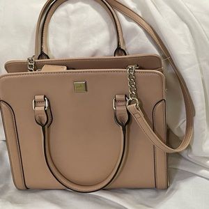 Tan purse great condition Nine West